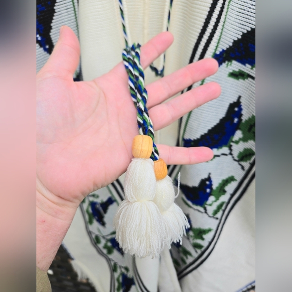 Vintage Poncho - Picture 4 of 9